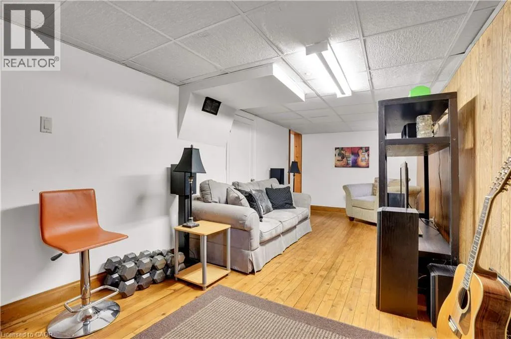 142 LANCASTER Street W