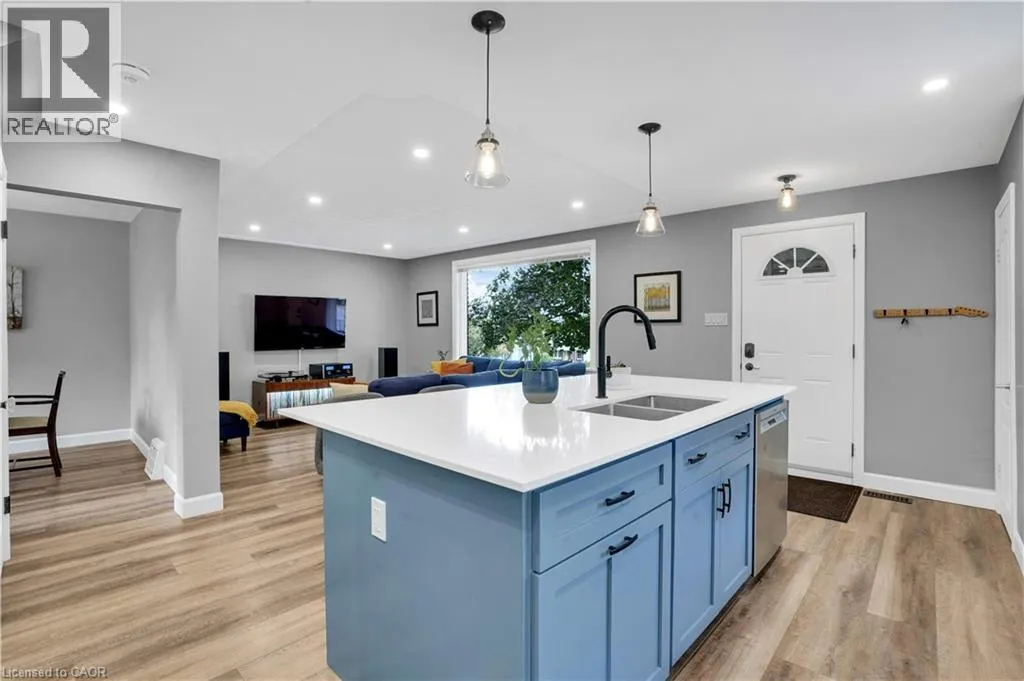 142 LANCASTER Street W