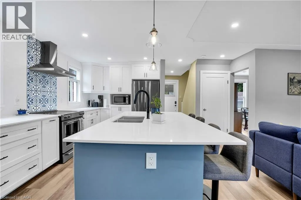 142 LANCASTER Street W
