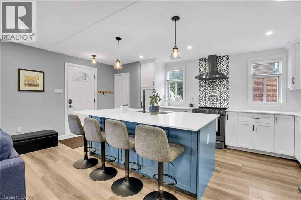 142 LANCASTER Street W