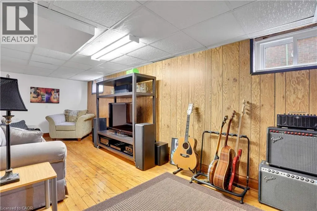 142 LANCASTER Street W