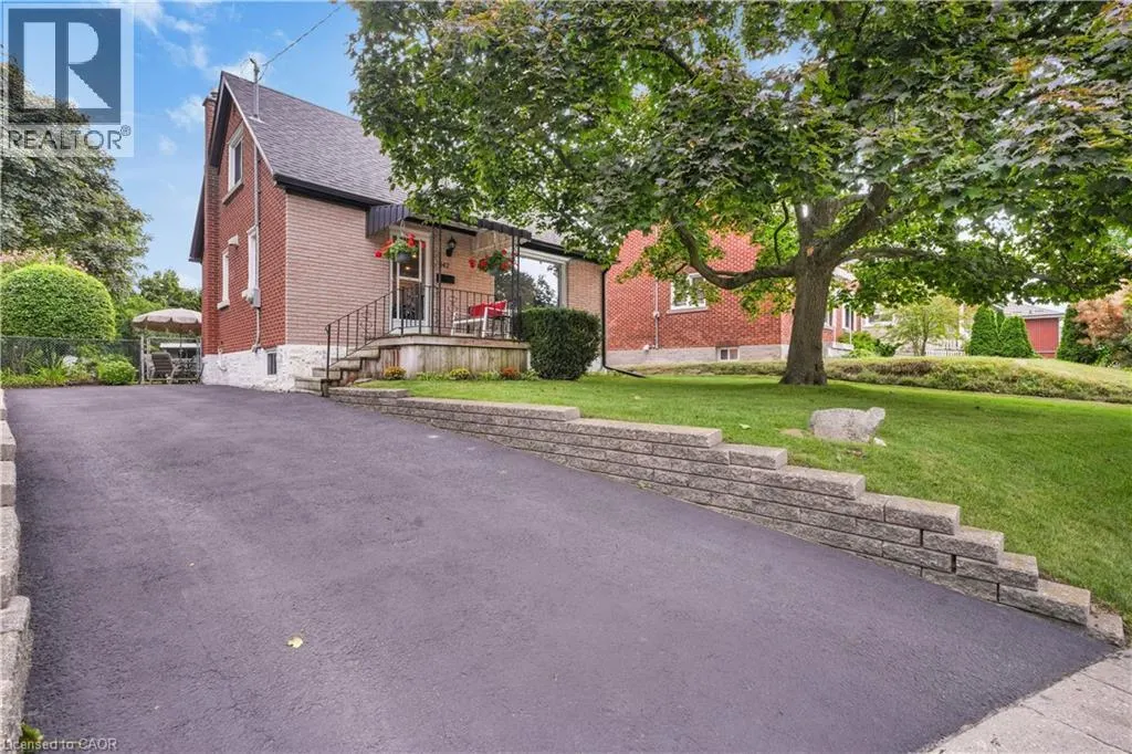 142 LANCASTER Street W