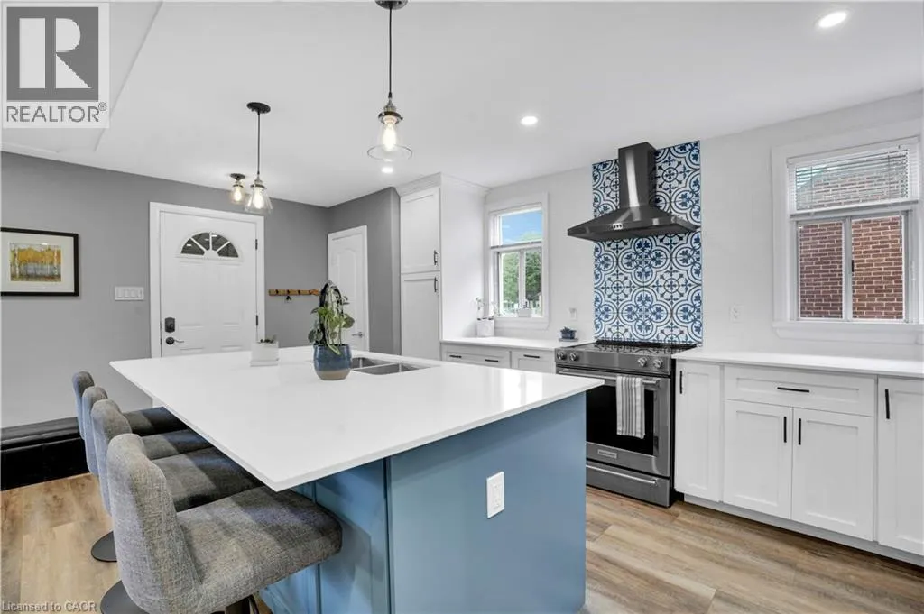 142 LANCASTER Street W