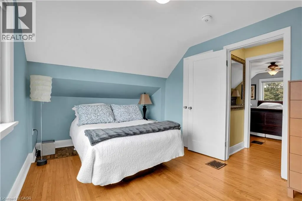 142 LANCASTER Street W