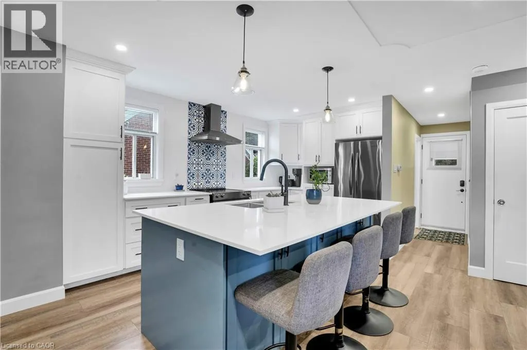 142 LANCASTER Street W
