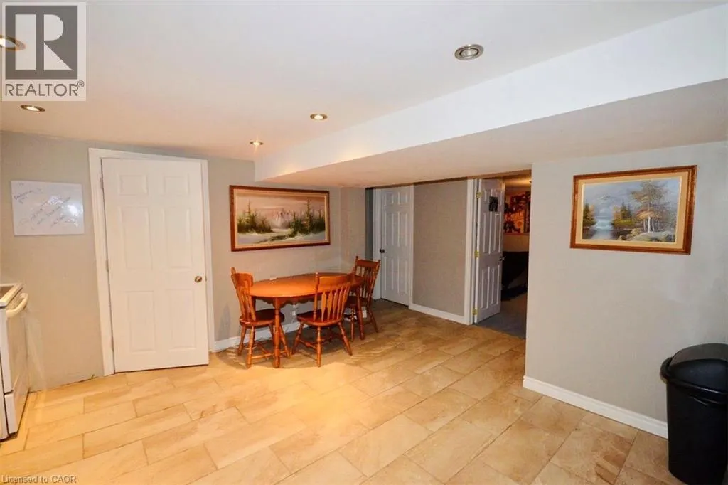 15 MERICOURT Road