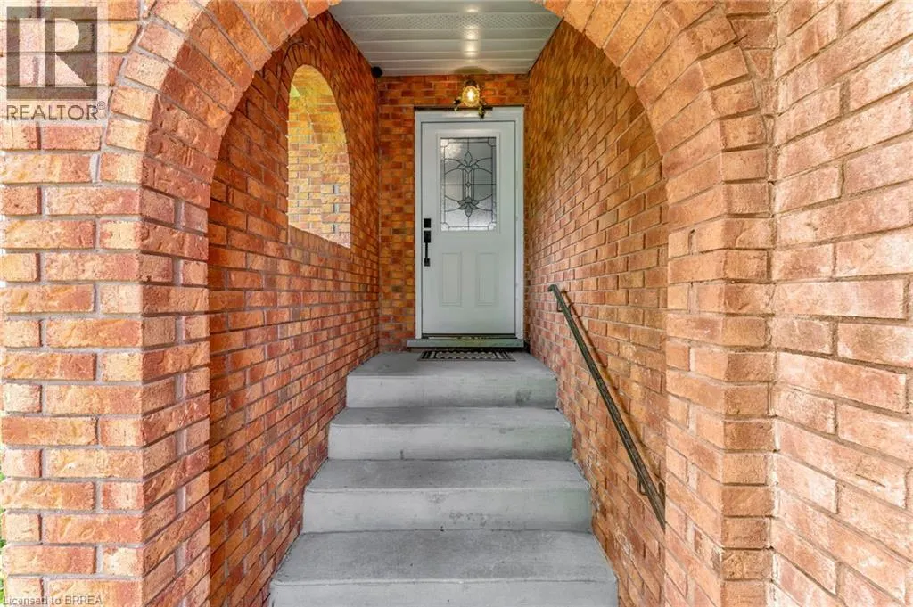 129 MAIN Street S