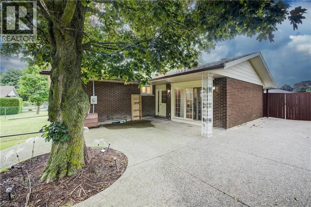 1740 HOLLEY Crescent