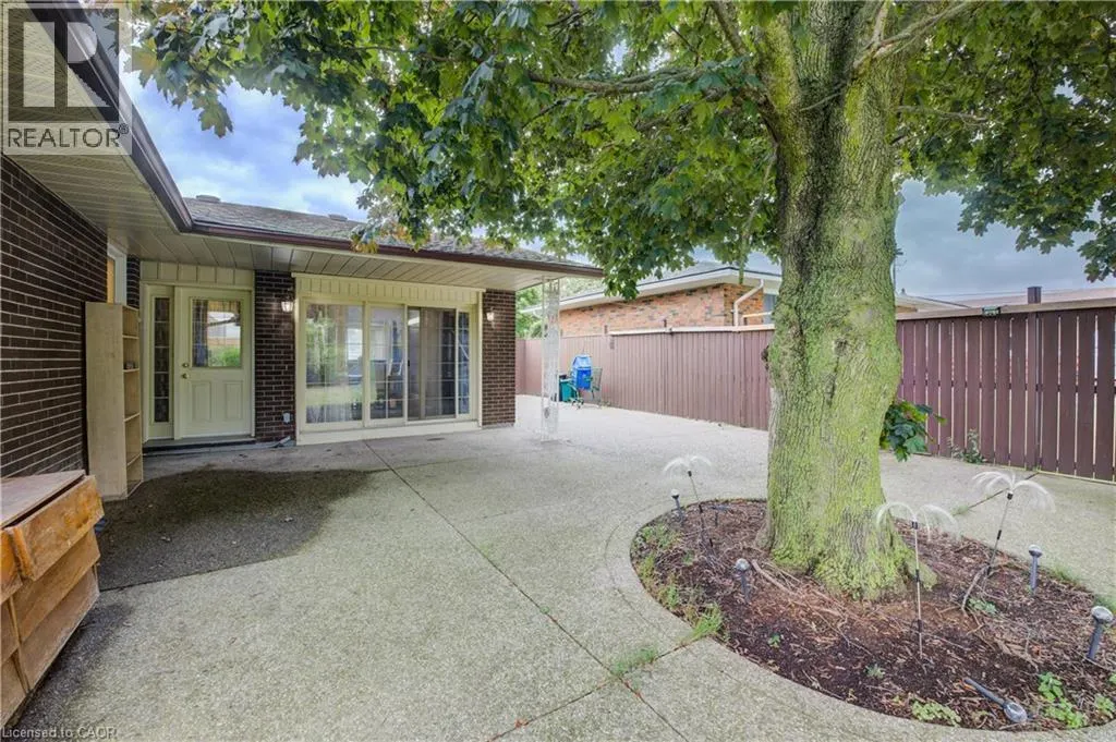 1740 HOLLEY Crescent