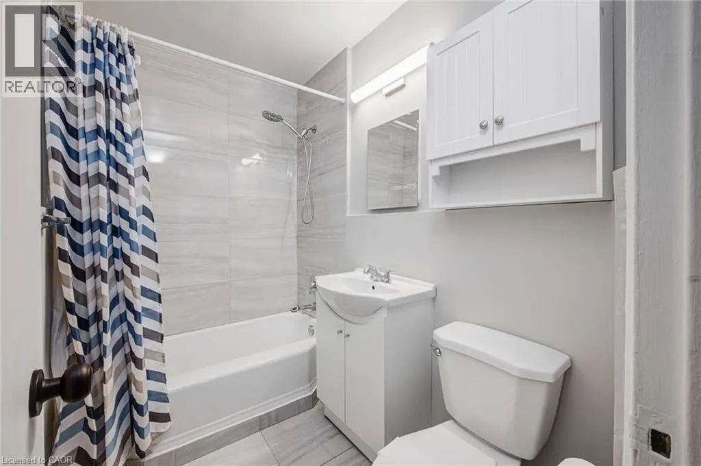 2052 COURTLAND Drive Unit# 202, #202