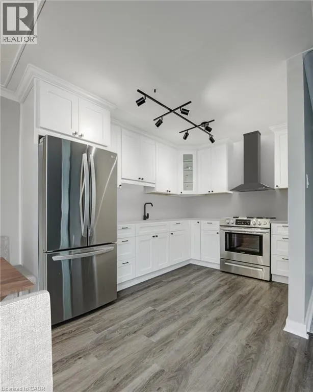 2052 COURTLAND Drive Unit# 202, #202