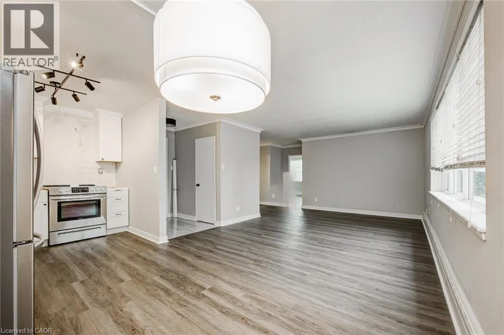 2052 COURTLAND Drive Unit# 202, #202