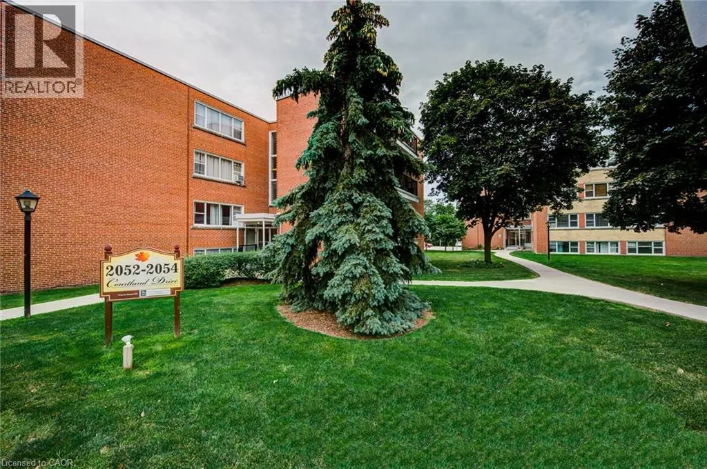 2052 COURTLAND Drive Unit# 202, #202