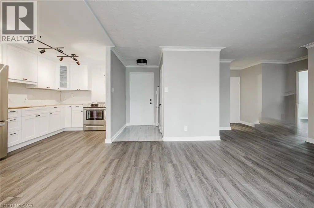 2052 COURTLAND Drive Unit# 202, #202