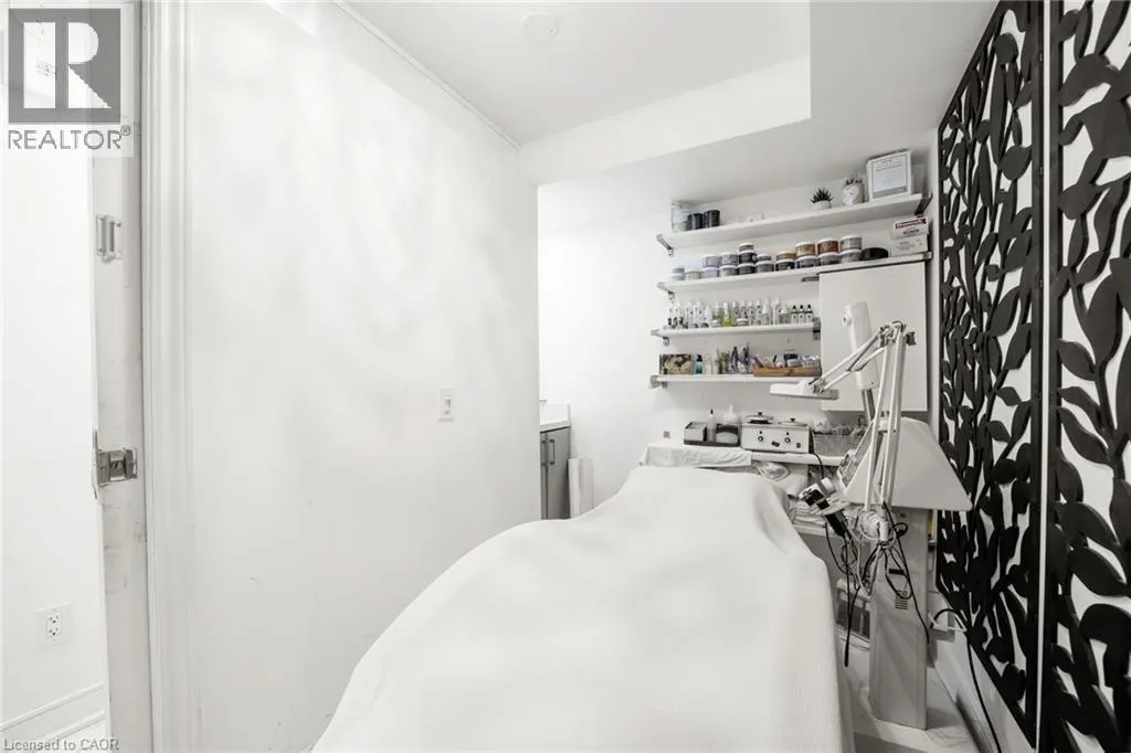 559 LAKESHORE Road E