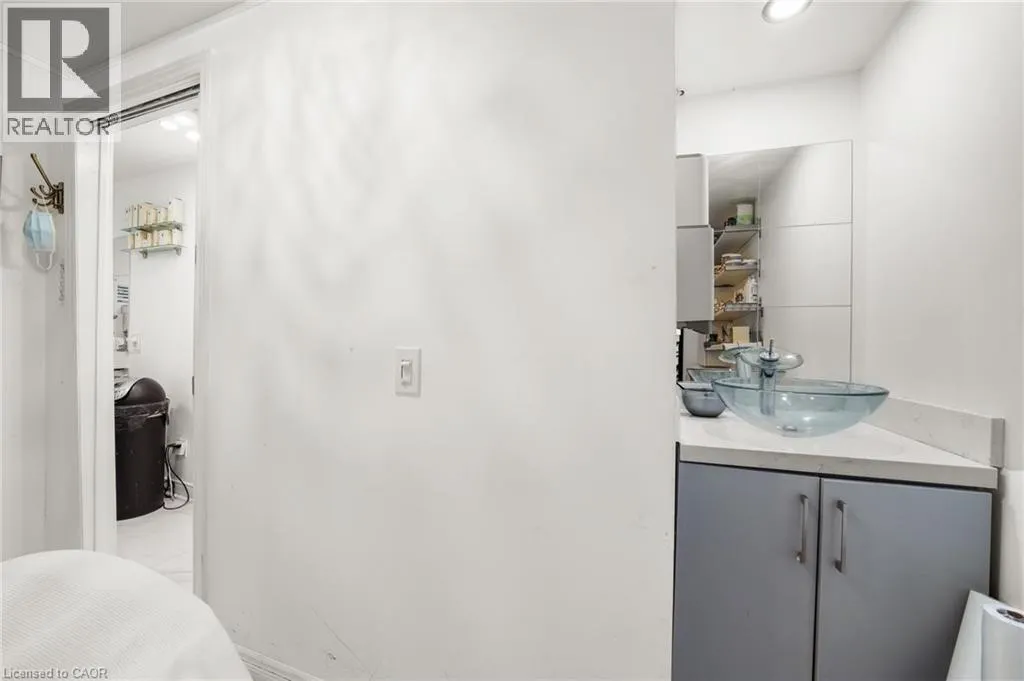 559 LAKESHORE Road E