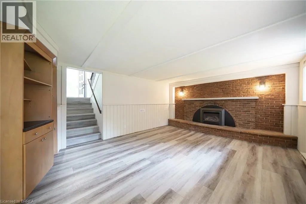 11 GLENWOOD Drive