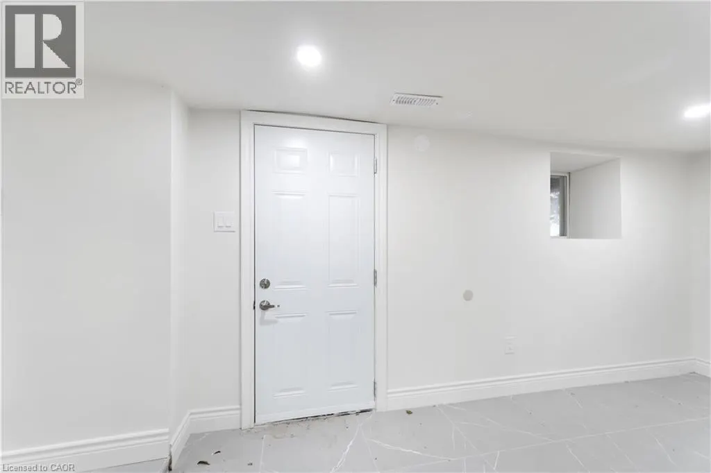 18 MOUNTAIN Street Unit# 3, #3