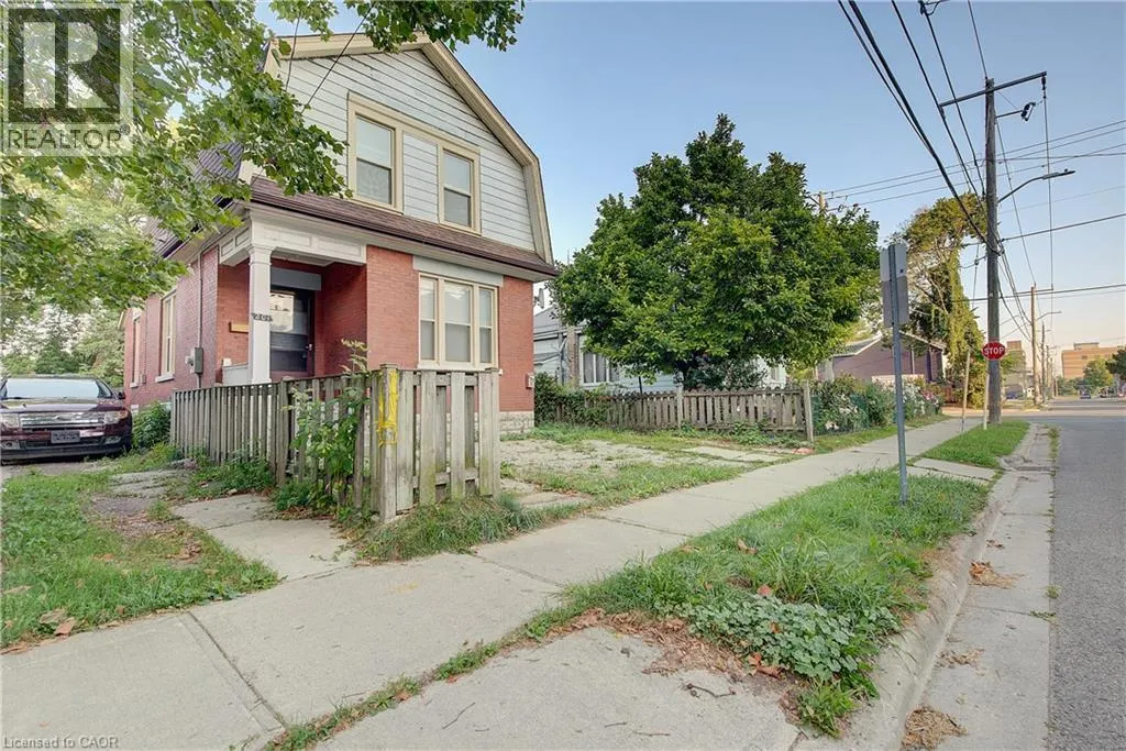 201 CLARENCE Street