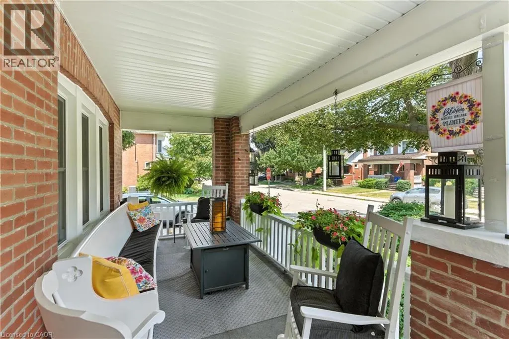 98 KENSINGTON Avenue S