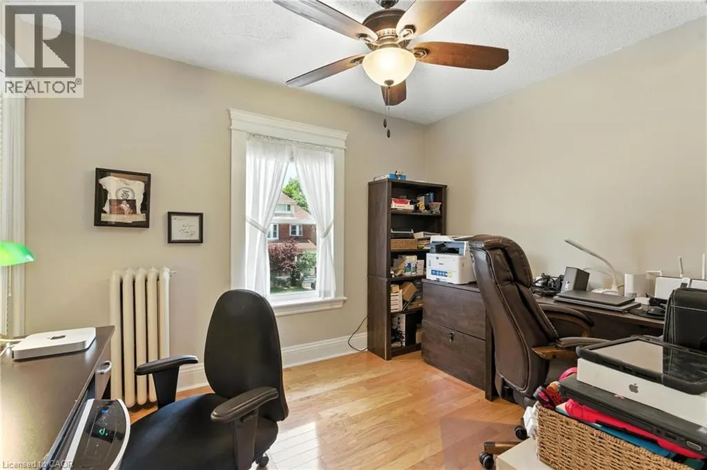 98 KENSINGTON Avenue S