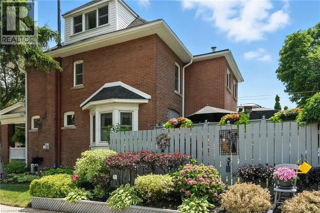 98 KENSINGTON Avenue S