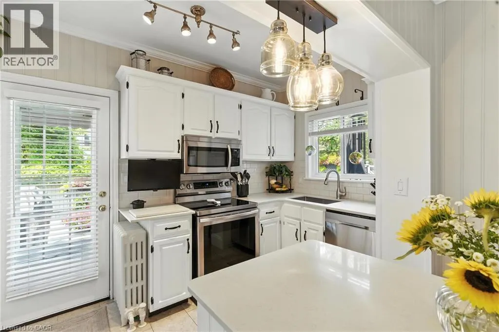 98 KENSINGTON Avenue S
