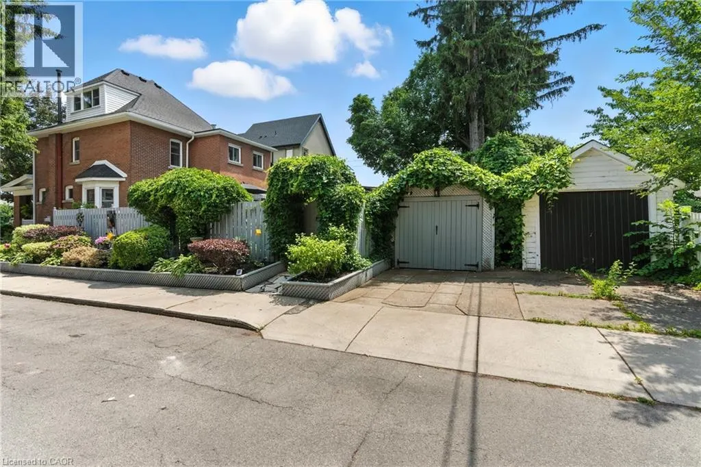 98 KENSINGTON Avenue S