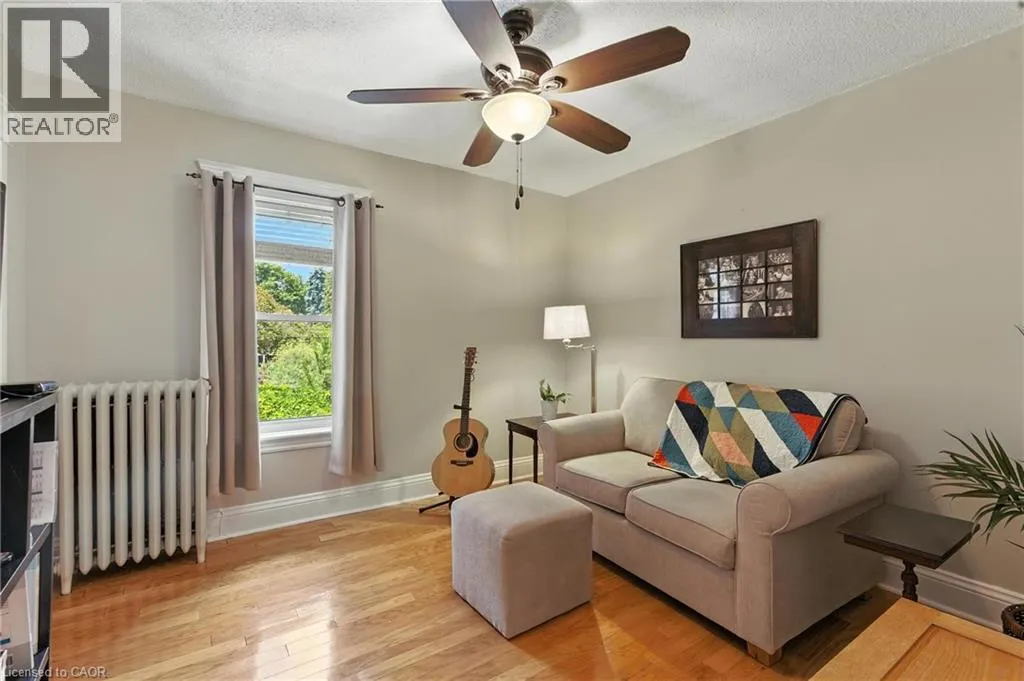 98 KENSINGTON Avenue S