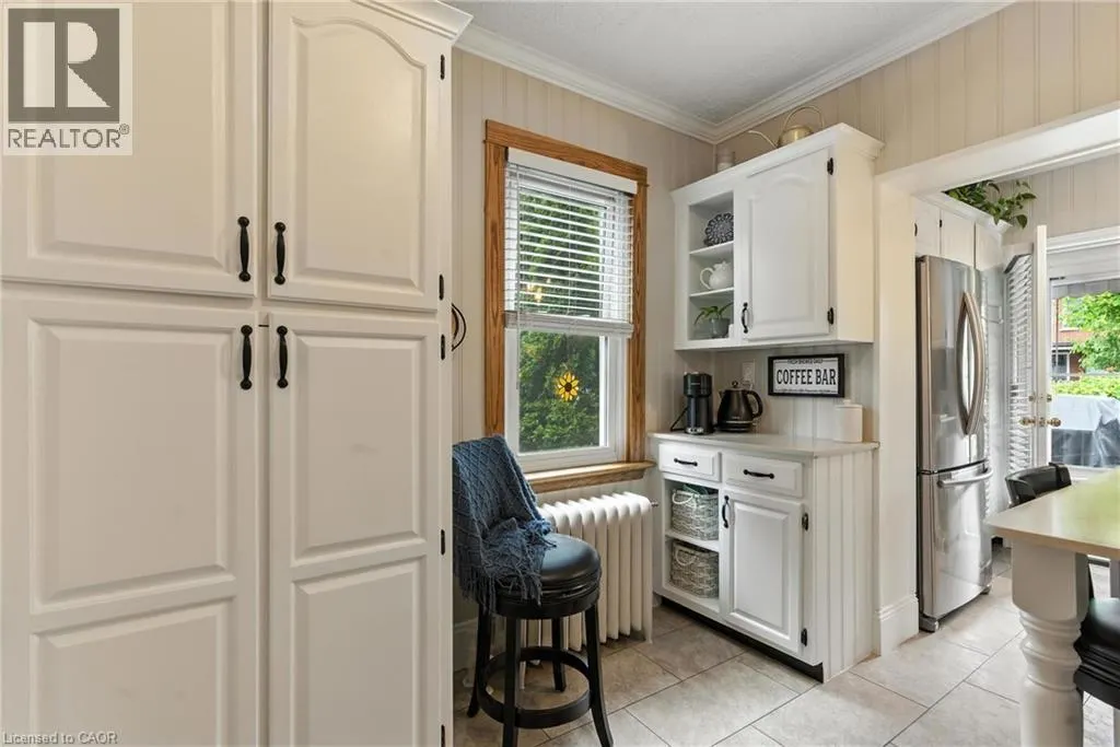 98 KENSINGTON Avenue S