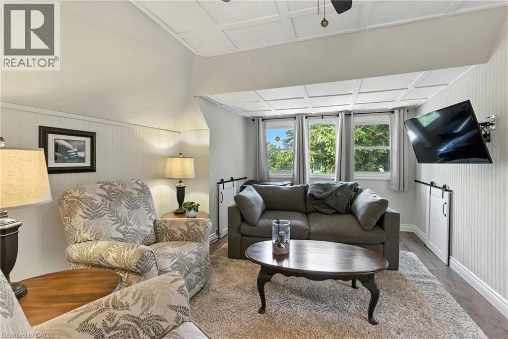 98 KENSINGTON Avenue S