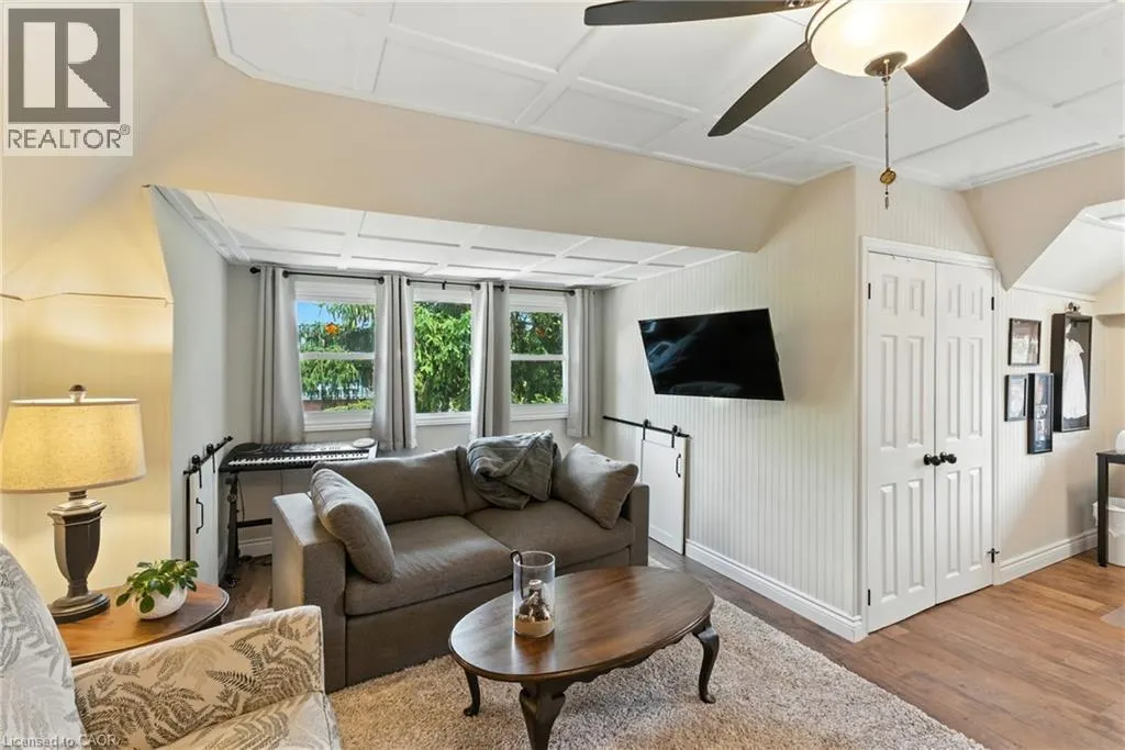98 KENSINGTON Avenue S