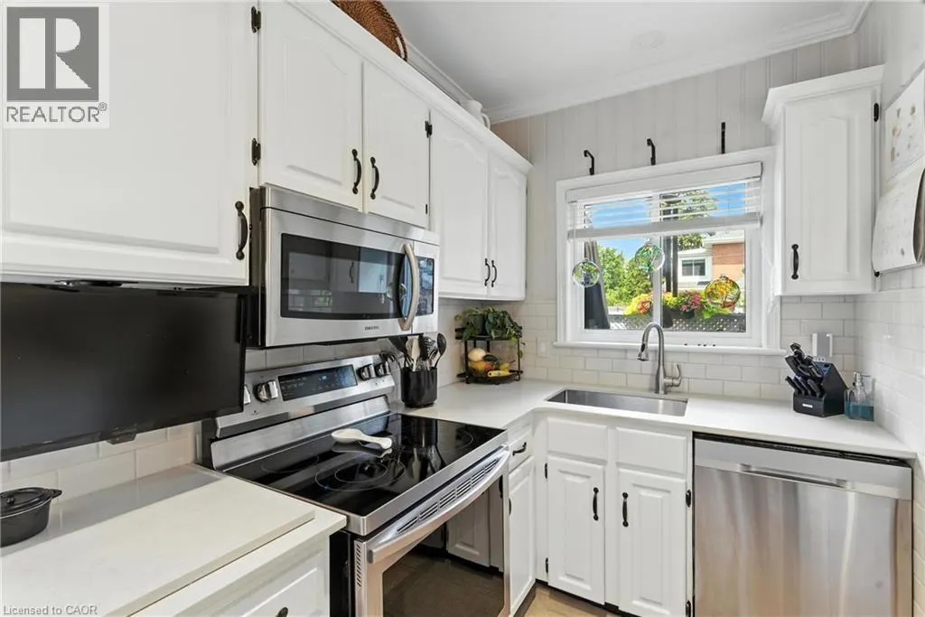98 KENSINGTON Avenue S