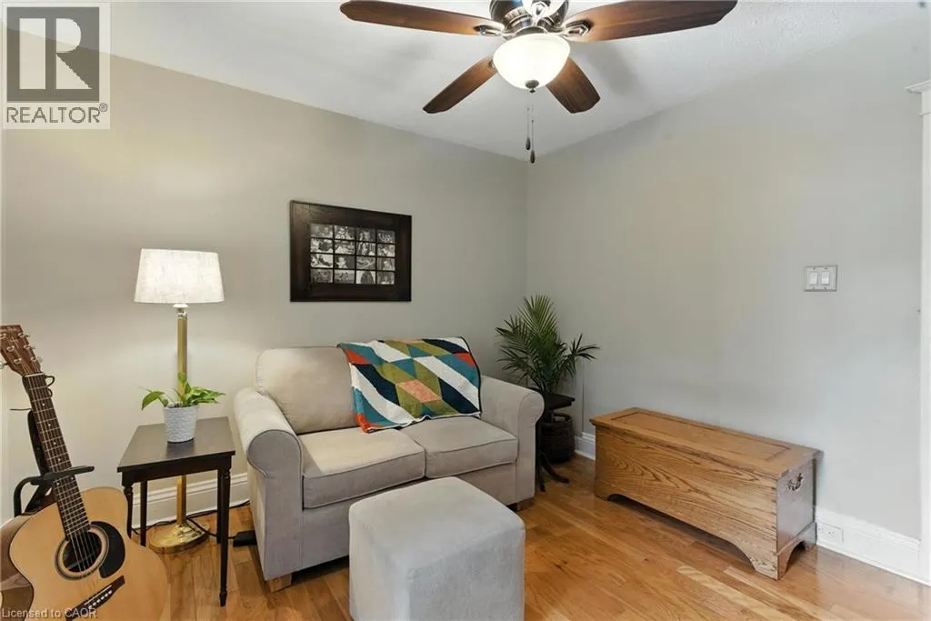 98 KENSINGTON Avenue S