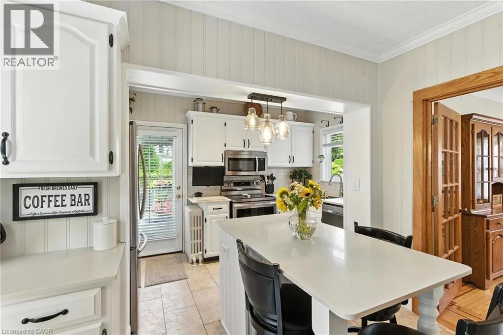 98 KENSINGTON Avenue S