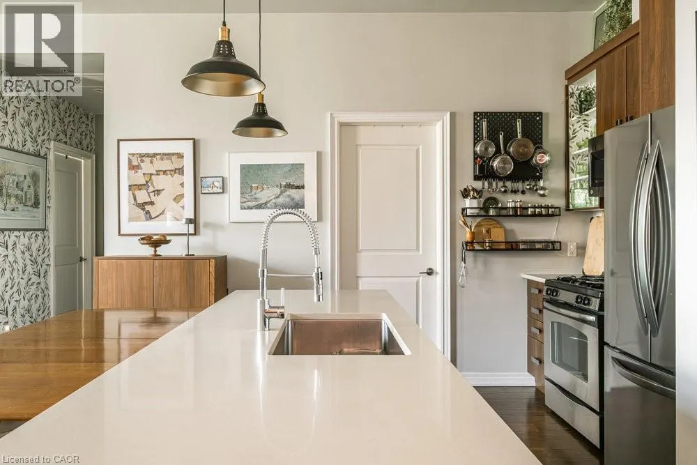 50 MURRAY Street W Unit# 201, #201