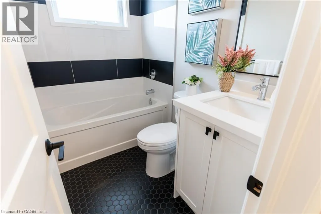 71 KING GEORGE Road Unit# 202, #202