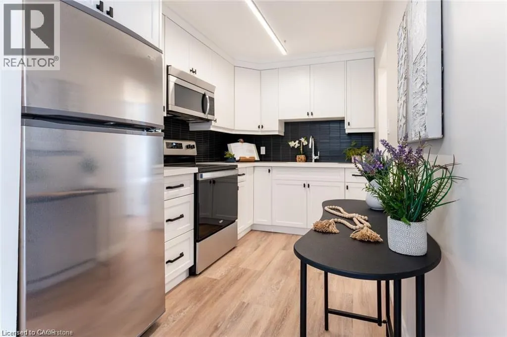 71 KING GEORGE Road Unit# 202, #202