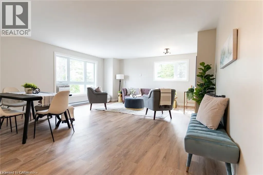 71 KING GEORGE Road Unit# 202, #202