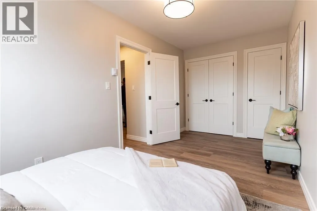 71 KING GEORGE Road Unit# 202, #202