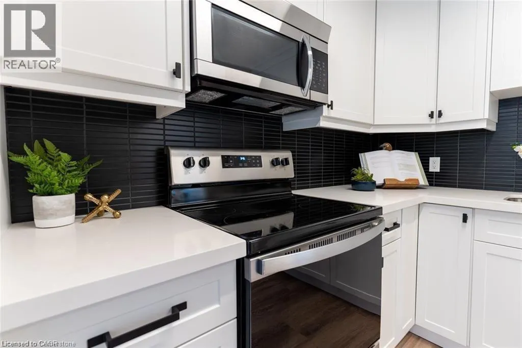 71 KING GEORGE Road Unit# 202, #202