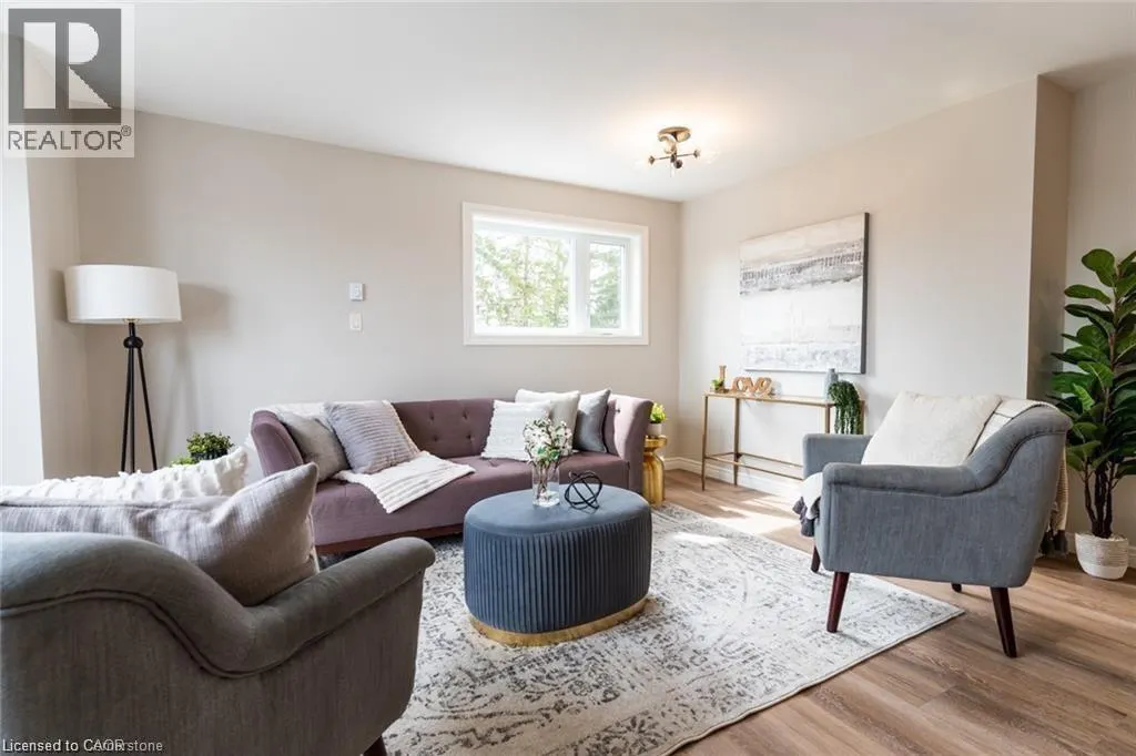 71 KING GEORGE Road Unit# 202, #202