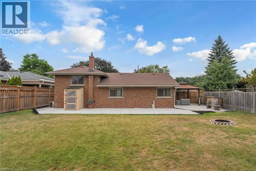 35 HICKERY Place