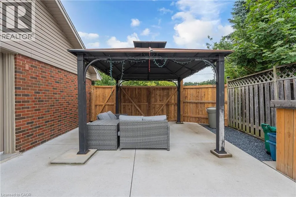 35 HICKERY Place