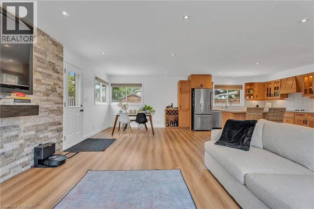 35 HICKERY Place