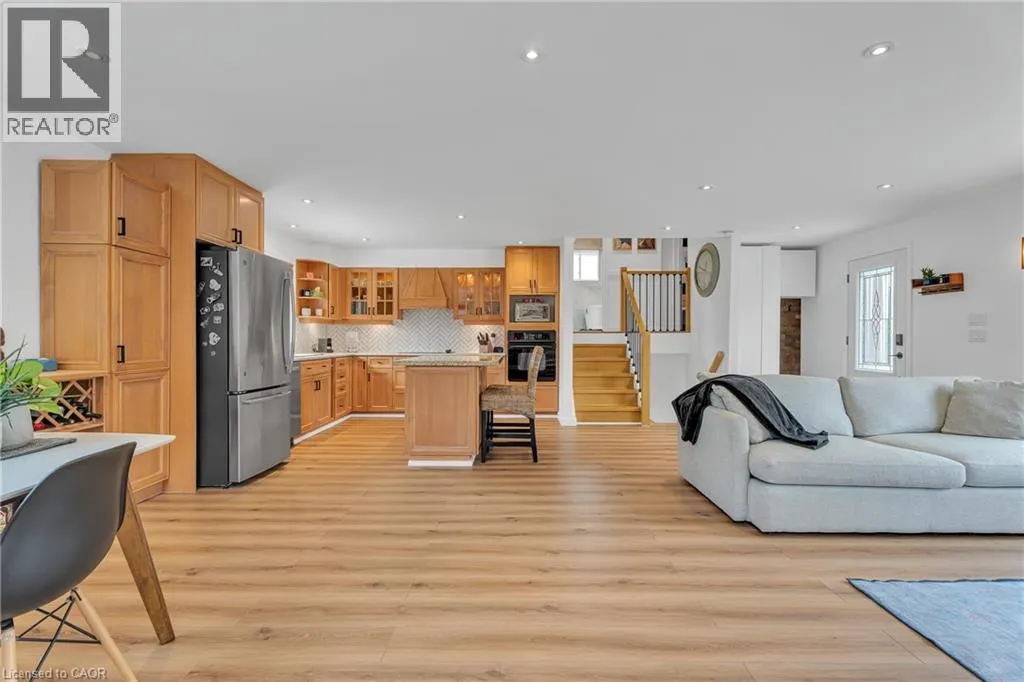 35 HICKERY Place