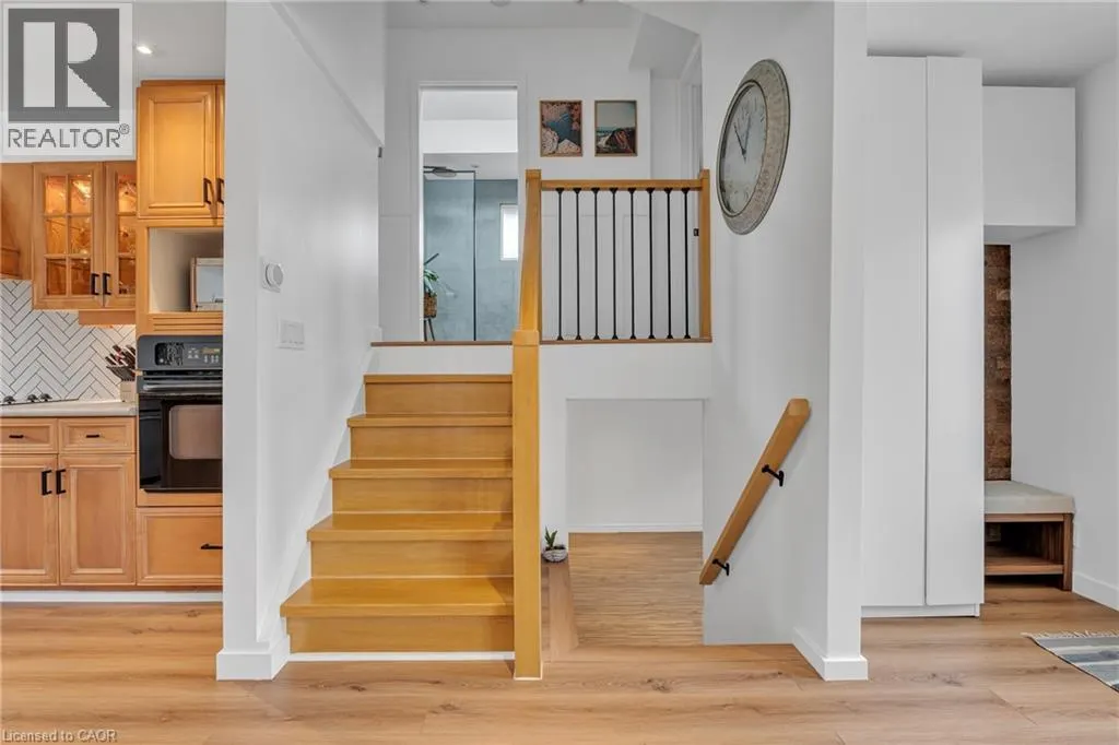 35 HICKERY Place