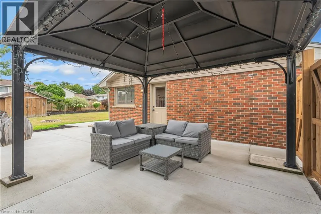 35 HICKERY Place