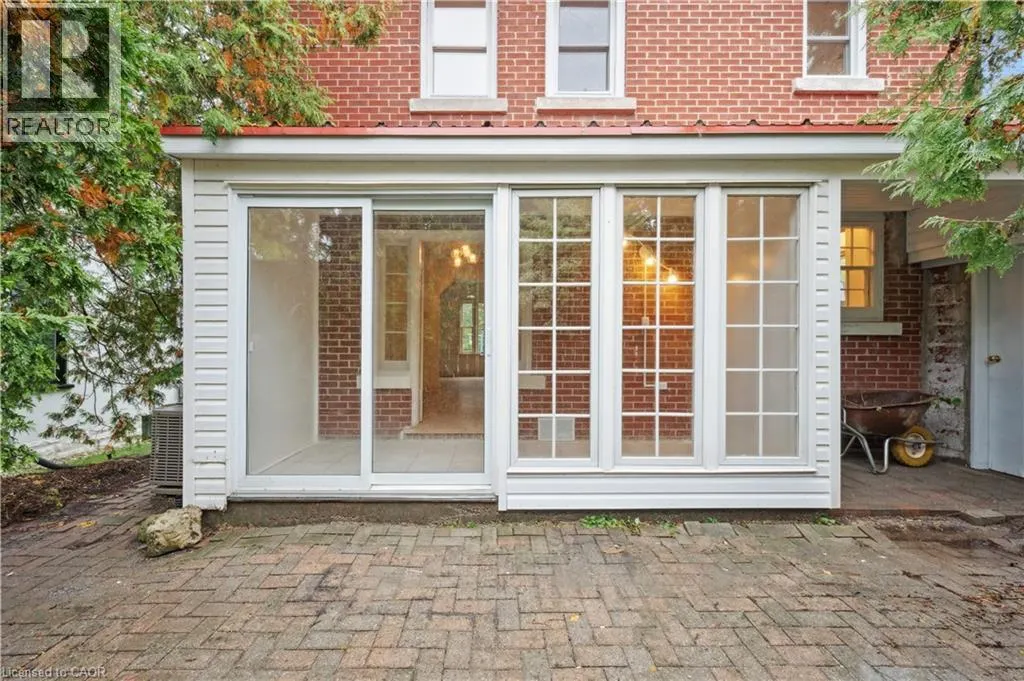 103 DUNBAR Road S