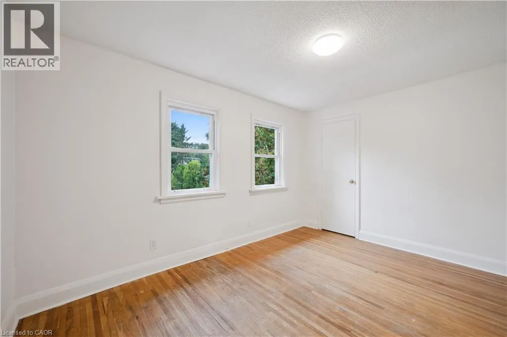 103 DUNBAR Road S